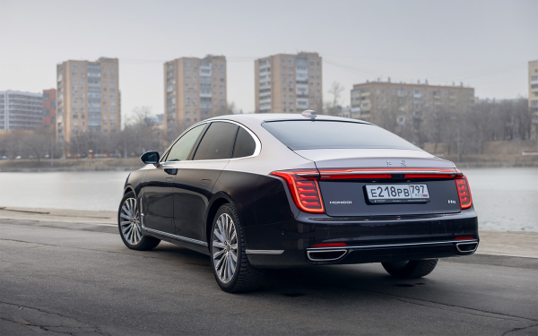 
            Лоск против люкса. Длительный тест Hongqi H9
        