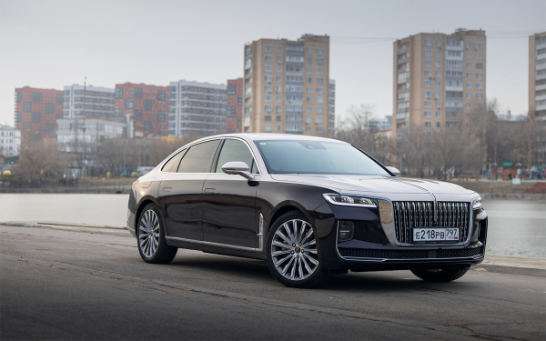 
            Лоск против люкса. Длительный тест Hongqi H9
        