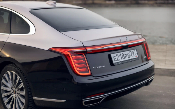 
            Лоск против люкса. Длительный тест Hongqi H9
        