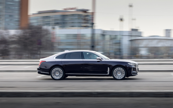 
            Лоск против люкса. Длительный тест Hongqi H9
        