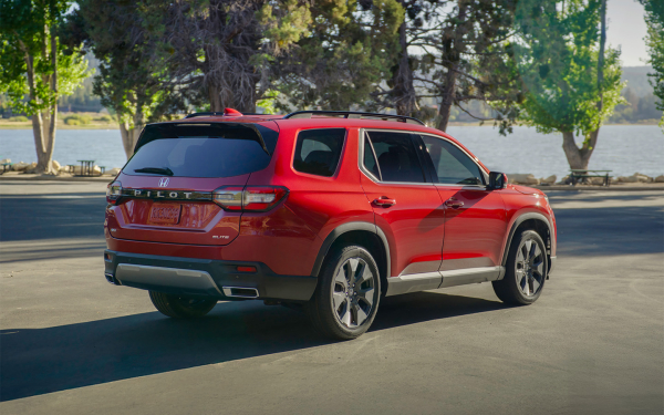 
            Honda обновила кроссовер Pilot. Прежняя версия в России стоит ₽14 млн
        