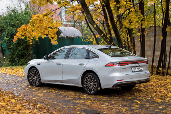 Серверная петля. Geely Galaxy A7 в руках Леонида Голованова