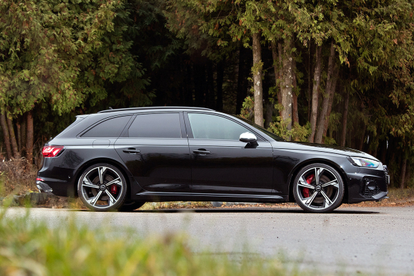 Audi RS 4 Avant на полигоне (и заочное сравнение с BMW M3 Touring)