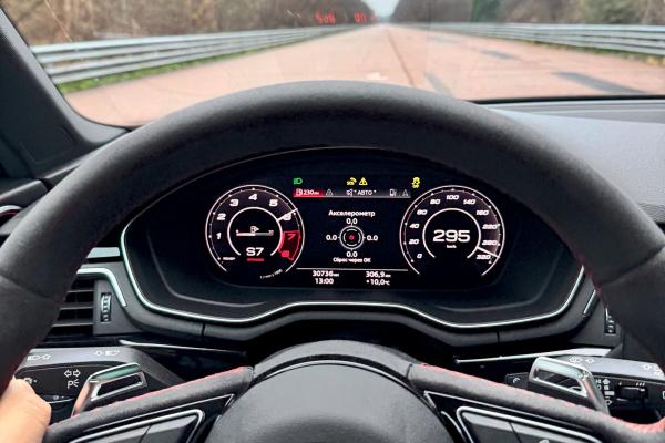 Audi RS 4 Avant на полигоне (и заочное сравнение с BMW M3 Touring)