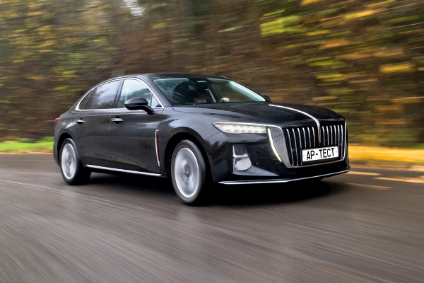 Китайская Toyota Camry против Hongqi H5 на полигоне 